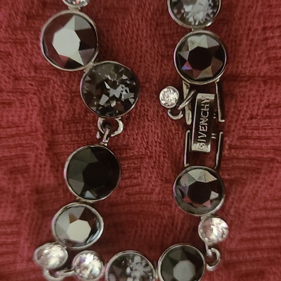 Givenchy necklace and bracelet - Picture 4 of 6